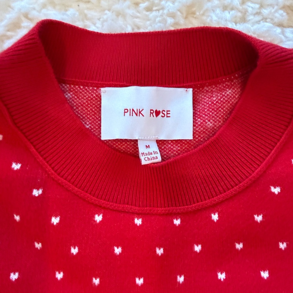 NWOT Cropped Red sweater with white heart detail Junios size medium - Picture 3 of 3